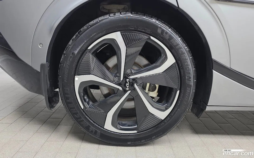 Kia EV6 4WD 2023 — thumbnail 2