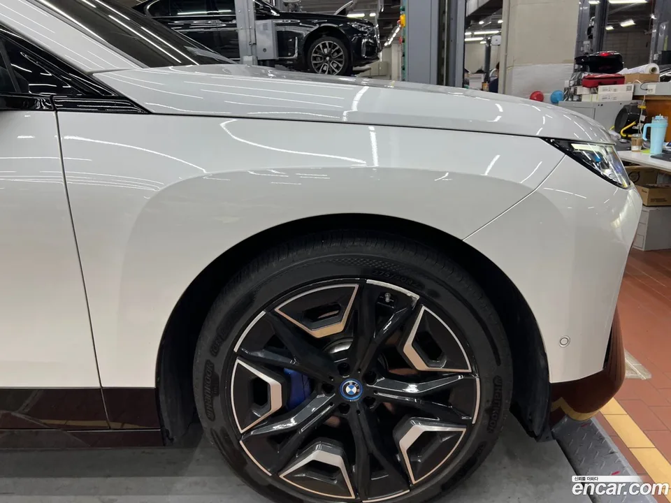 BMW iX xDrive50 2023 — thumbnail 2