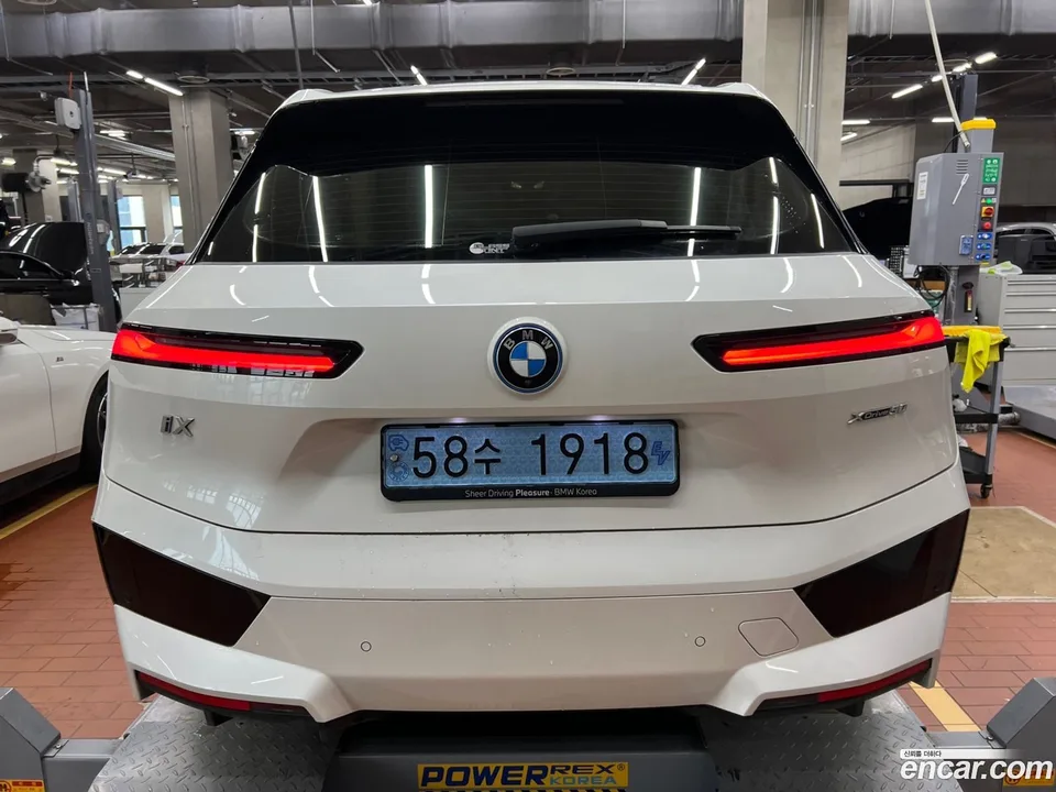 BMW iX xDrive50 2023 — thumbnail 3