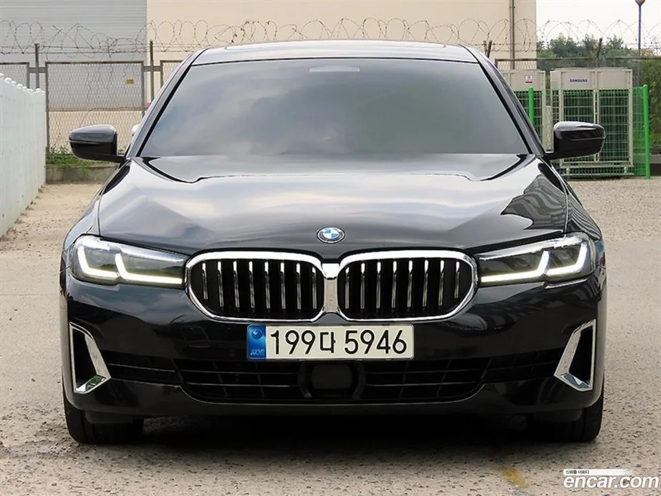 BMW 5 Series 520i 2022 — photo 1, buy with delivery to Moscow