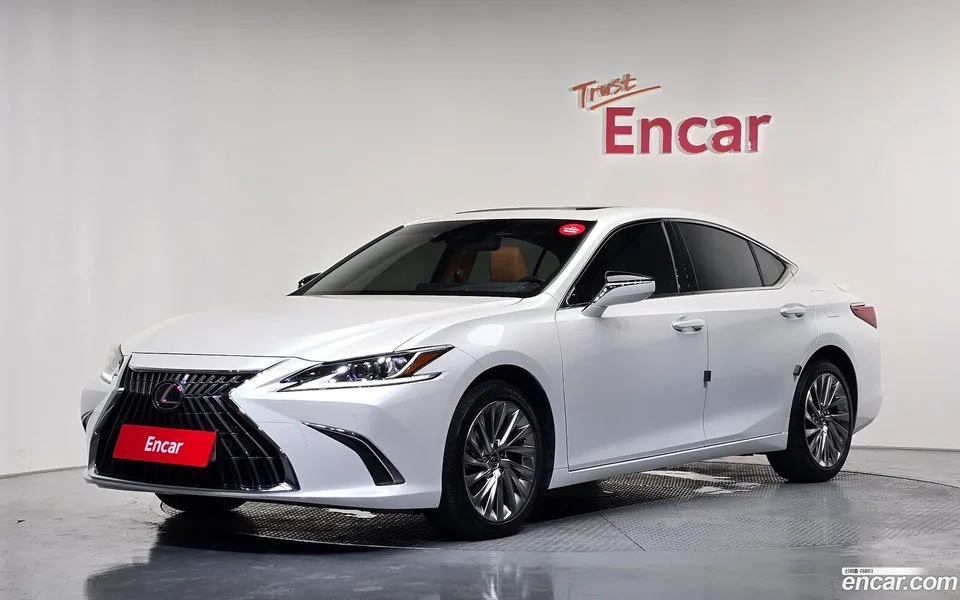 Lexus ES 300h 2023 — photo 1, buy with delivery to Moscow