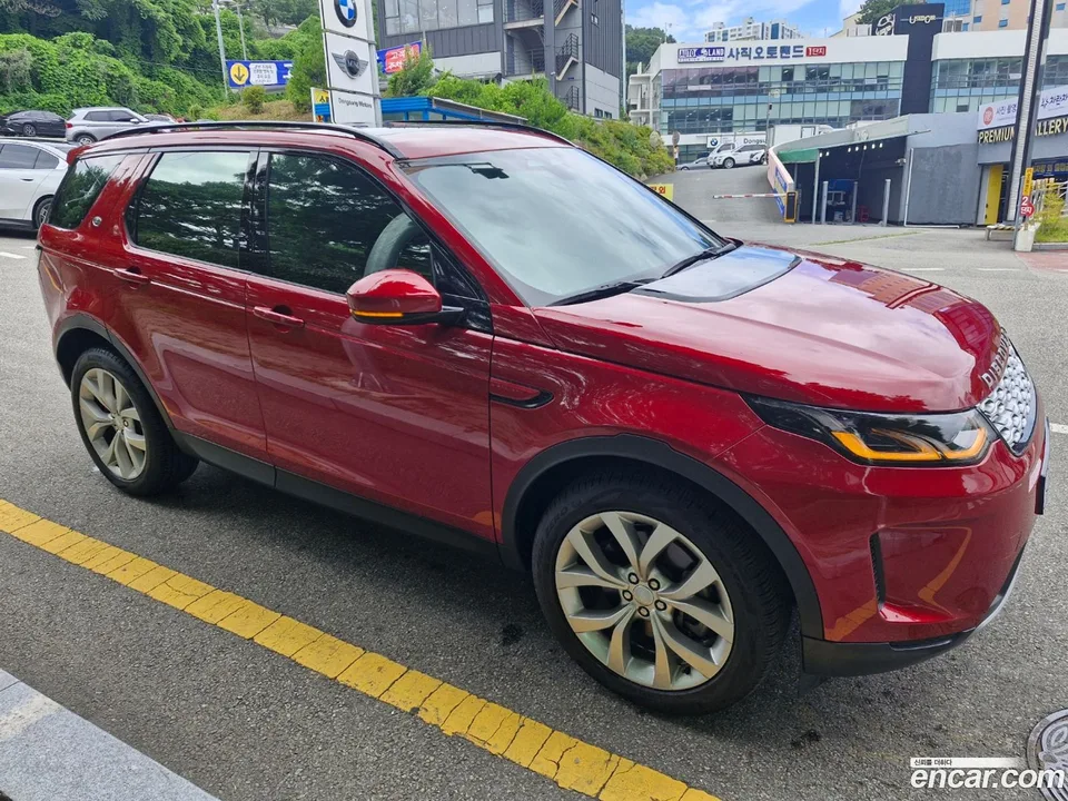 Land Rover Discovery Sport P250 SE 2022 — photo 1, buy with delivery to Moscow