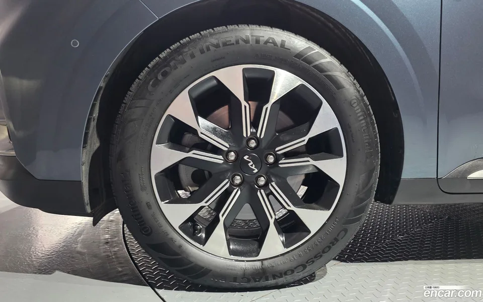 Kia Carnival 9 2023 — thumbnail 2