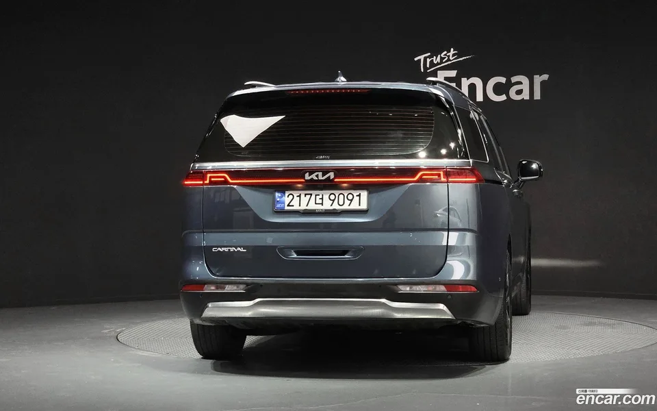 Kia Carnival 9 2023 — thumbnail 4
