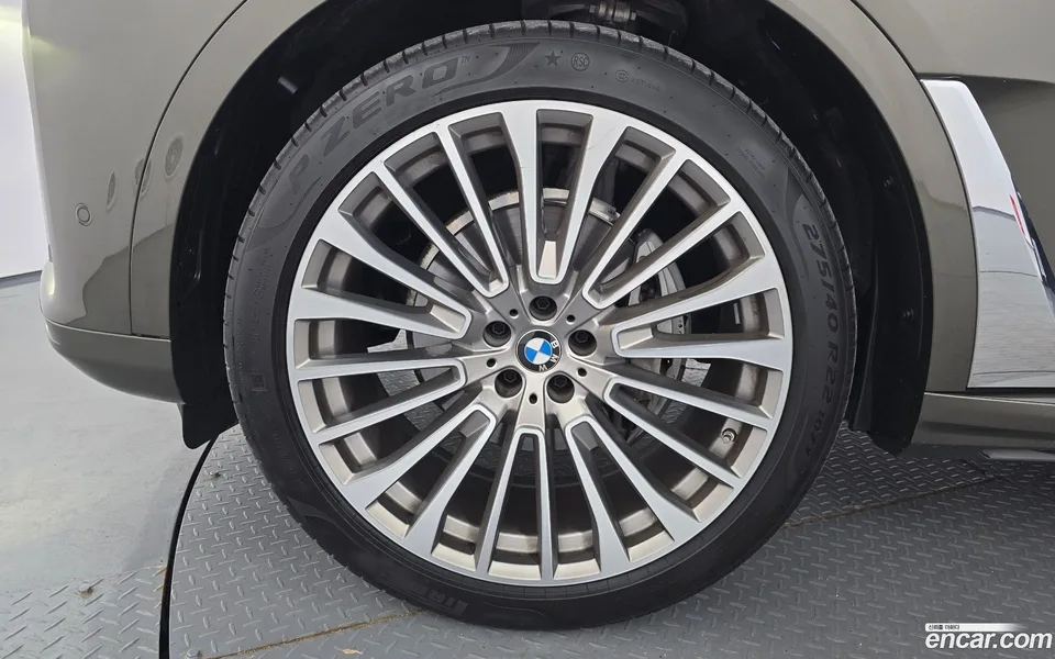BMW X7 xDrive 40i 6 2022 — thumbnail 2