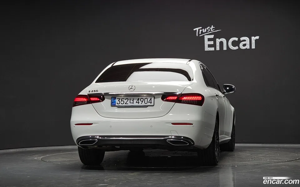 Mercedes-Benz E-Class E250 2022 — thumbnail 4
