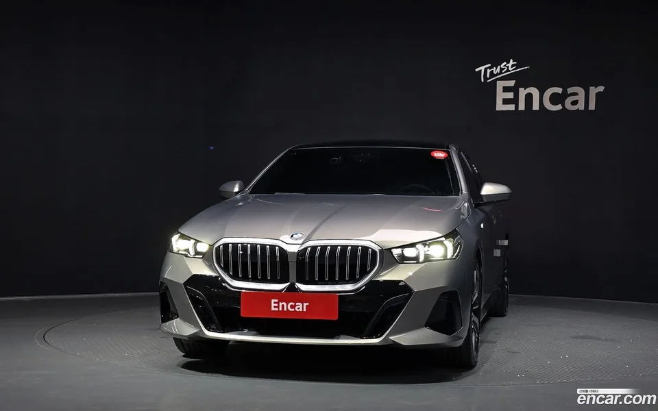 BMW 5 Series 530i xDrive M 2025 — thumbnail 3