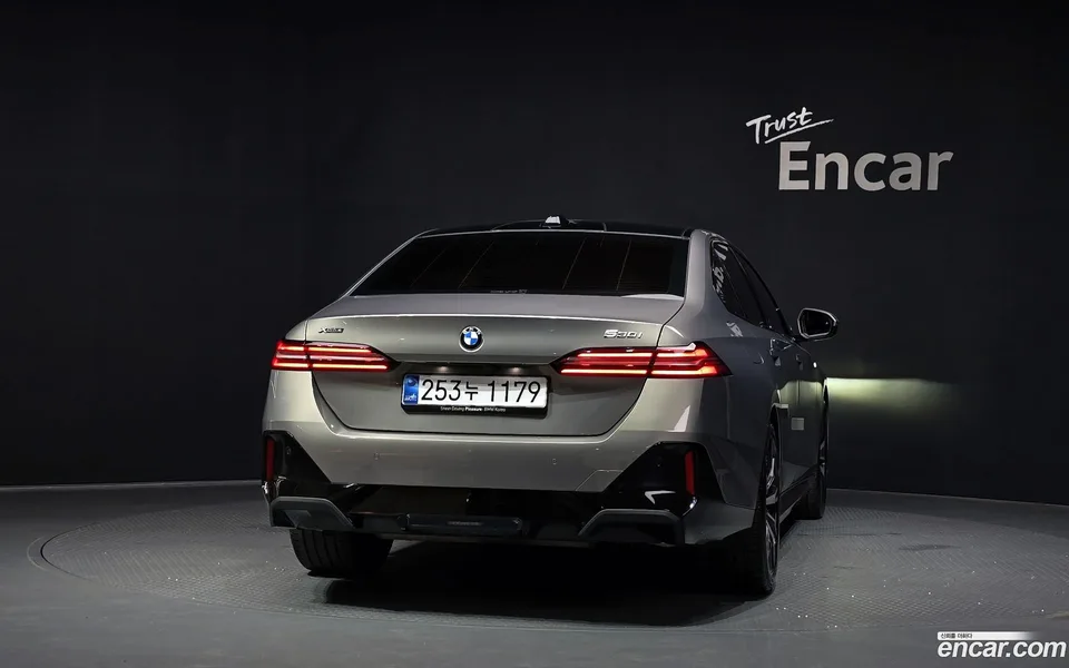 BMW 5 Series 530i xDrive M 2025 — thumbnail 4
