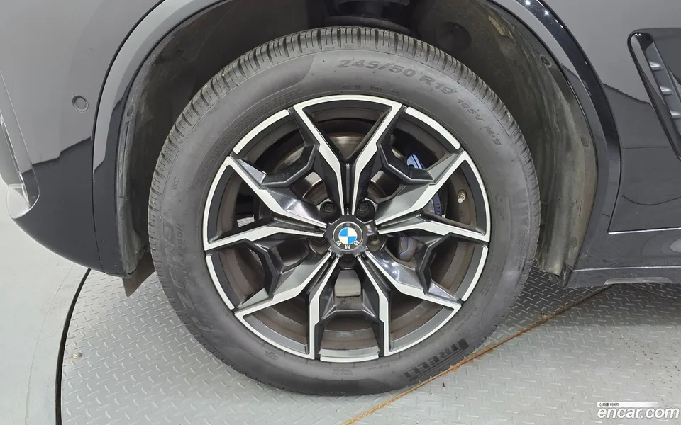 BMW X4 xDrive20i M 2023 — thumbnail 2