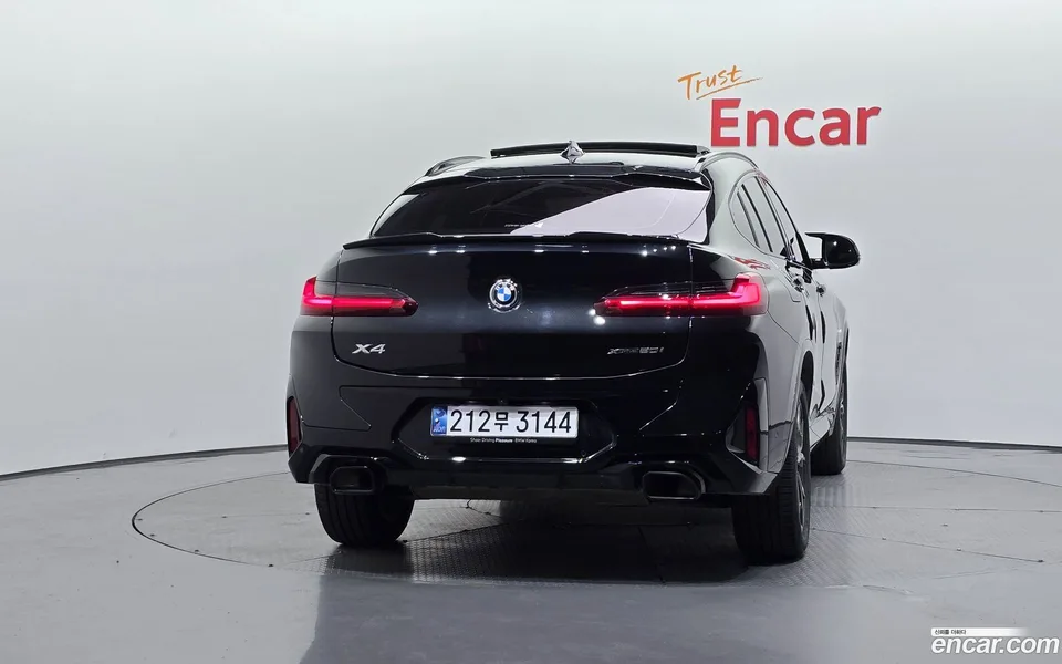 BMW X4 xDrive20i M 2023 — thumbnail 4