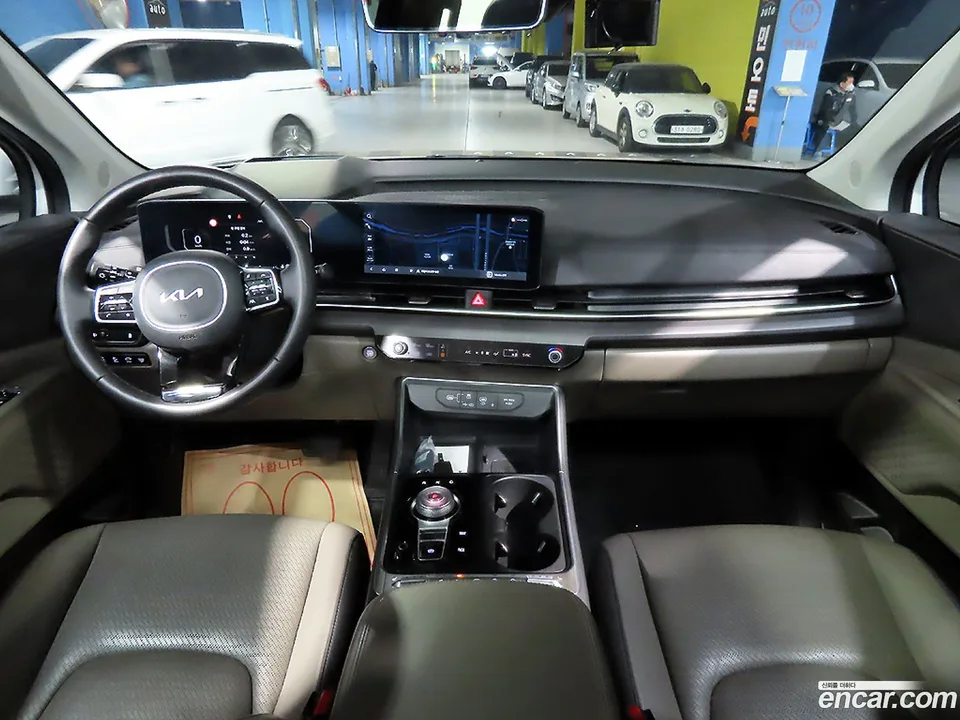 Kia Carnival 9 2023 — thumbnail 2