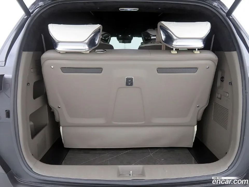 Kia Carnival HEV 9 () 2024 — thumbnail 2