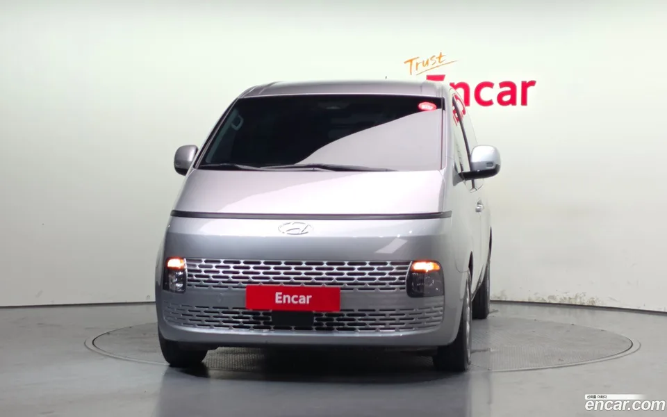 Hyundai Staria 5 2023 — thumbnail 3