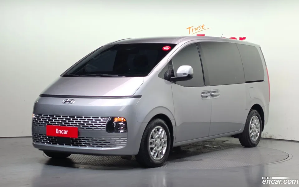 Hyundai Staria 5 2023 — photo 1, buy with delivery to Moscow