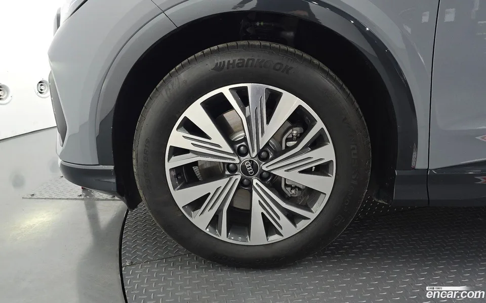Audi Q4 e-tron 45 2026 — thumbnail 2