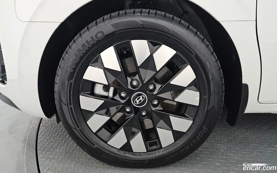 Hyundai Staria 4WD 7 2025 — thumbnail 5