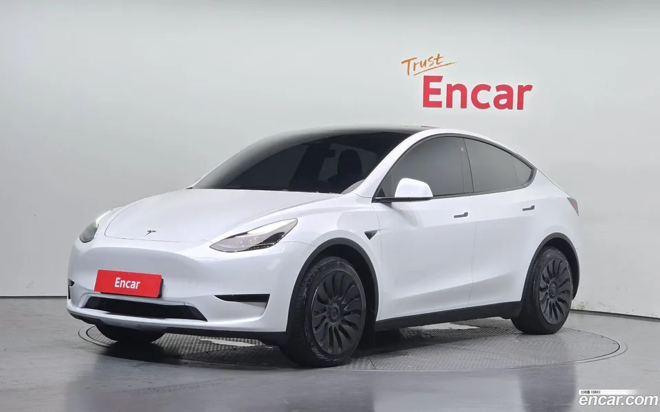 Tesla Model Y RWD 2023 — photo 1, buy with delivery to Moscow