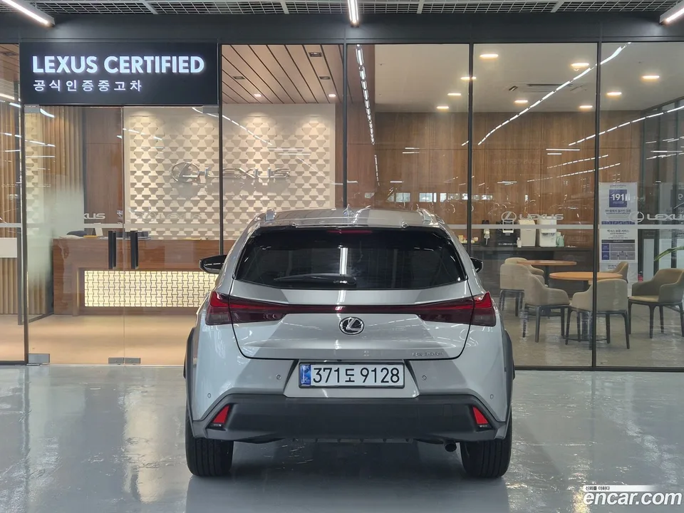 Lexus UX 300h 2.0 2WD 2025 — thumbnail 4