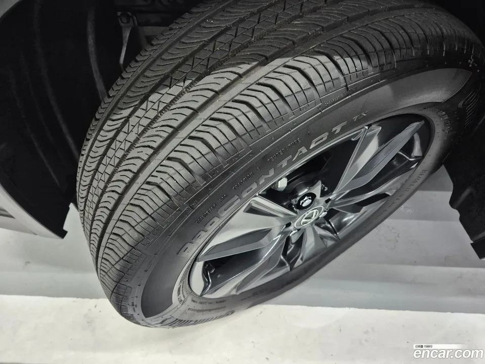 Lexus UX 300h 2.0 2WD 2025 — thumbnail 5