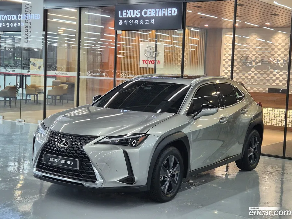 Lexus UX 300h 2.0 2WD 2025 — photo 1, buy with delivery to Moscow