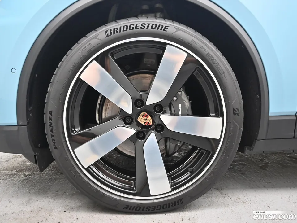 Porsche Macan Electric 4 2025 — thumbnail 2