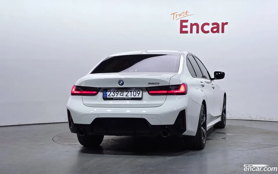BMW 3 Series 320i M 2023 — thumbnail 4