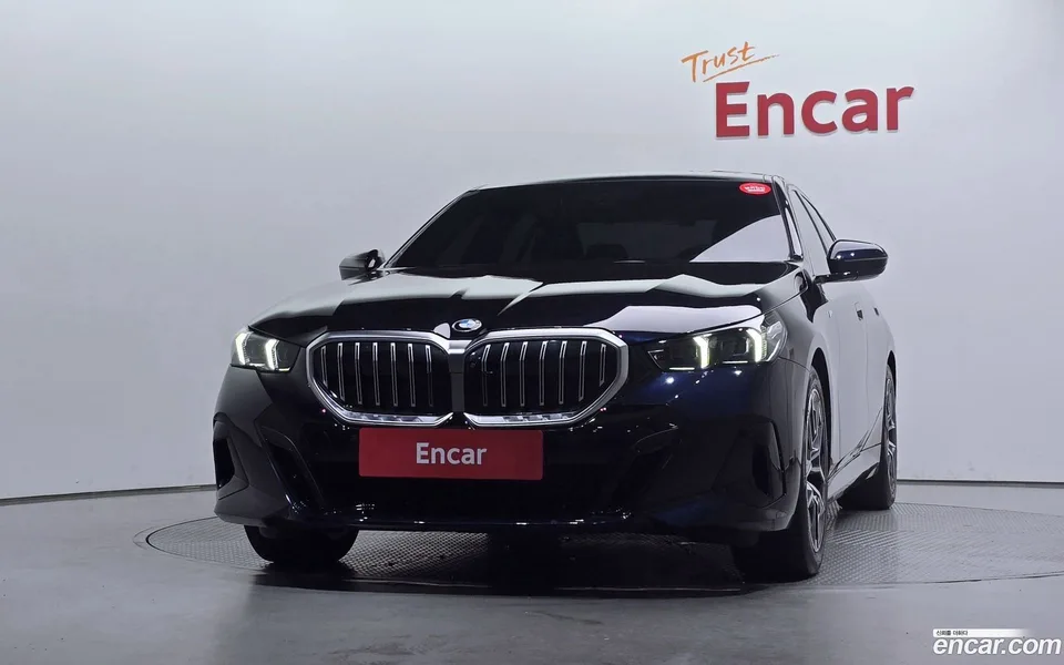BMW 5 Series 520i M 2024 — thumbnail 3