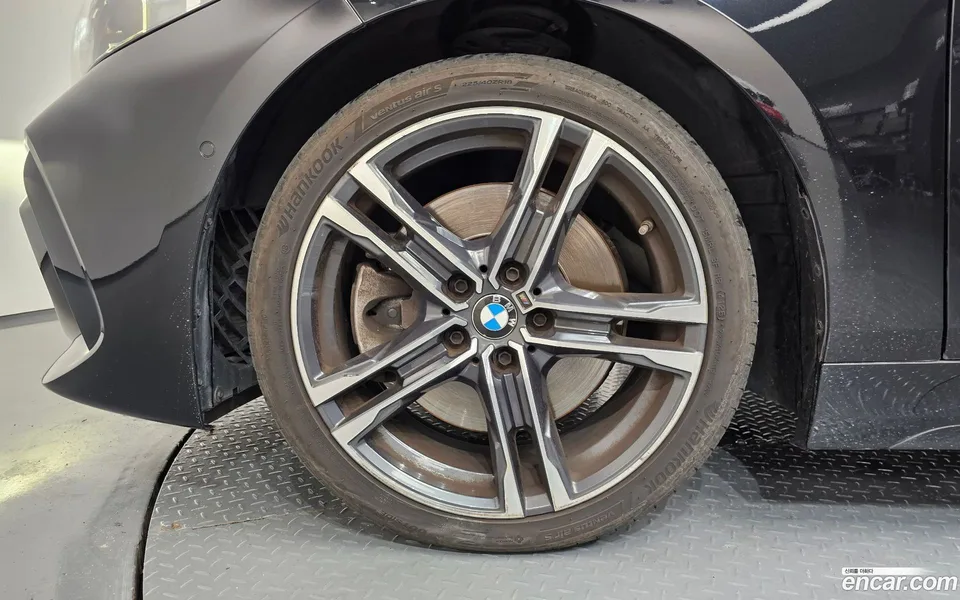 BMW 1 Series 120i M 2022 — thumbnail 2