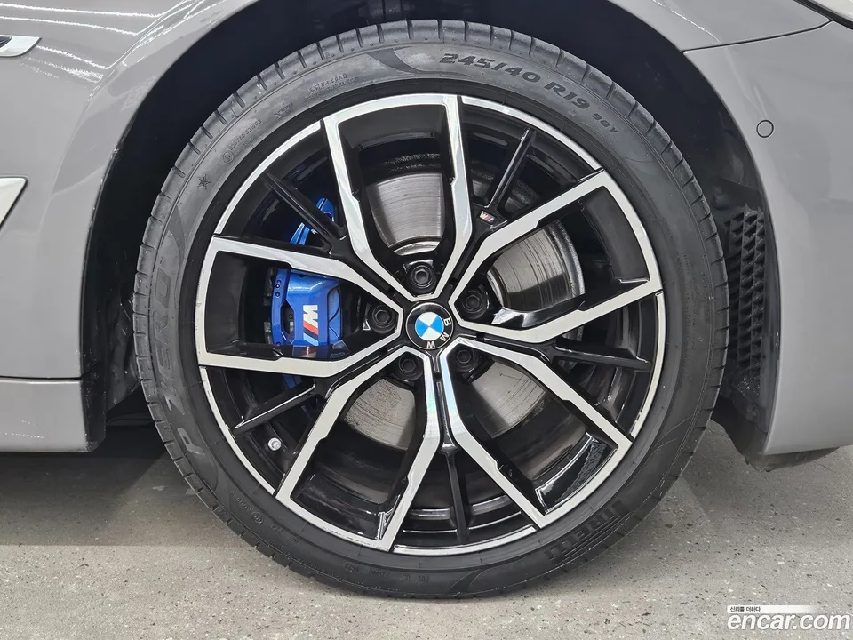 BMW 5 Series 530e M 2022 — thumbnail 2