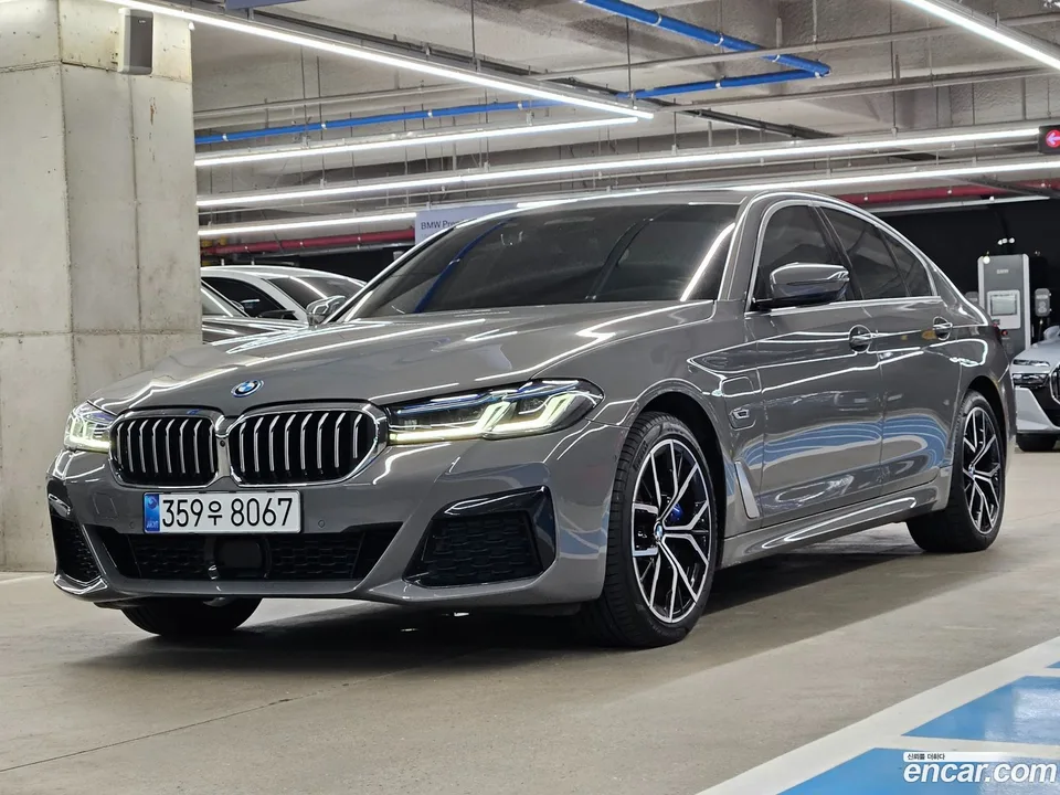 BMW 5 Series 530e M 2022 — photo 1, buy with delivery to Moscow