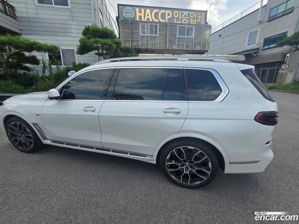 BMW X7 xDrive 40i M 6 2025 — photo 1, buy with delivery to Moscow