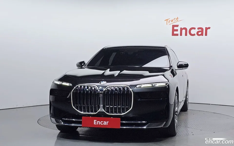 BMW 7 Series 740d xDrive 2023 — thumbnail 3