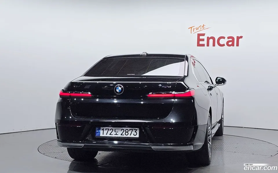 BMW 7 Series 740d xDrive 2023 — thumbnail 4