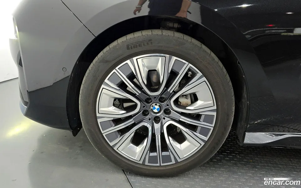 BMW 7 Series 740d xDrive 2023 — thumbnail 5