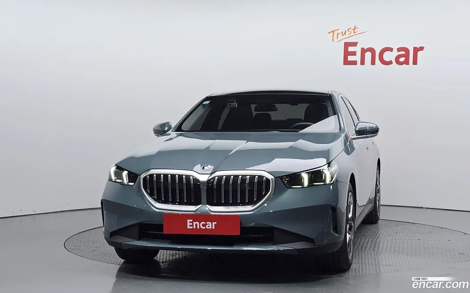 BMW 5 Series 530i xDrive 2025 — thumbnail 3