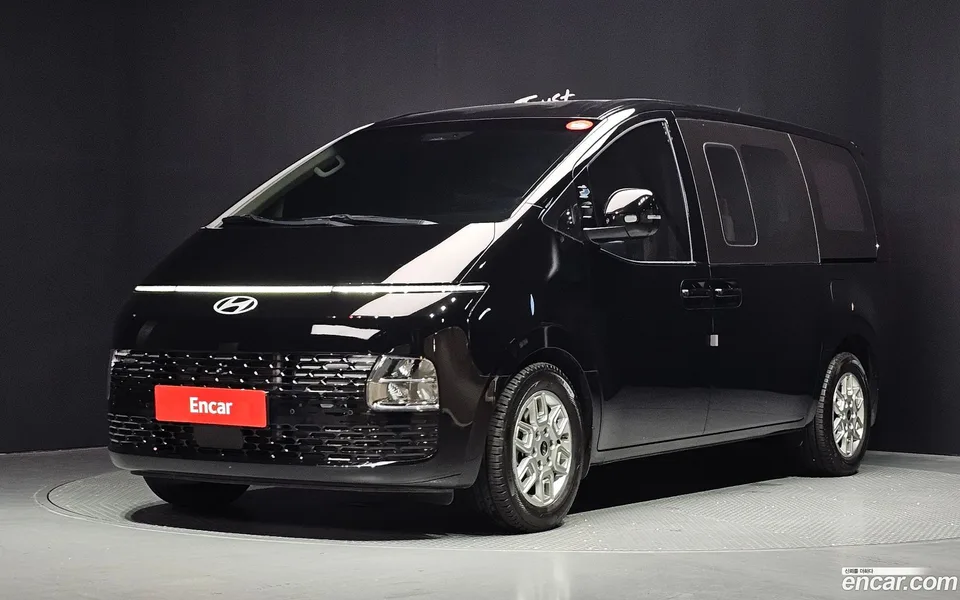 Hyundai Staria 5 2024 — photo 1, buy with delivery to Moscow