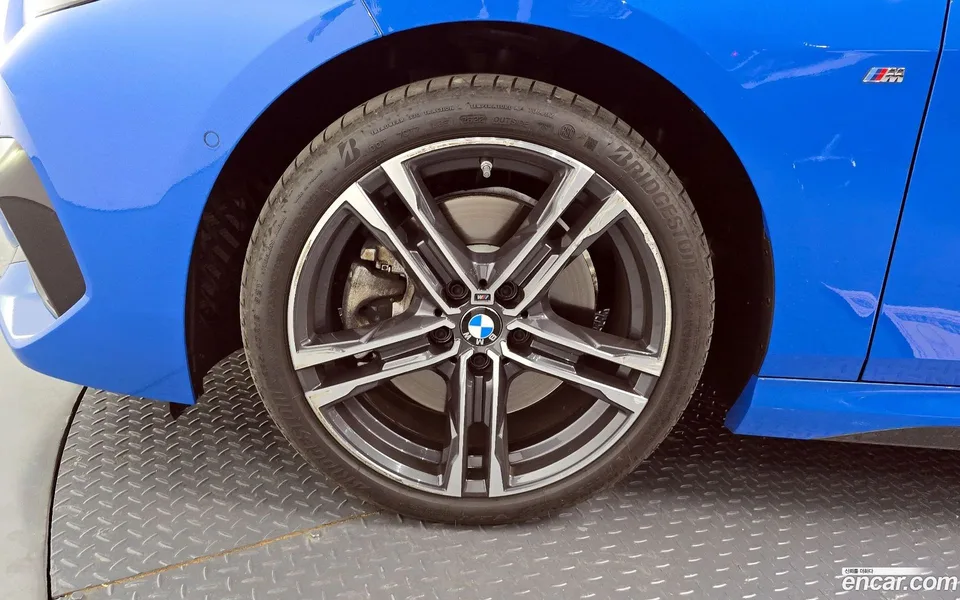 BMW 2 Series Gran Coupe 220i M 2022 — thumbnail 2