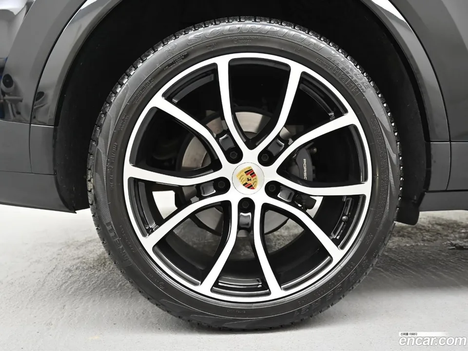 Porsche Cayenne 3.0 2023 — thumbnail 2