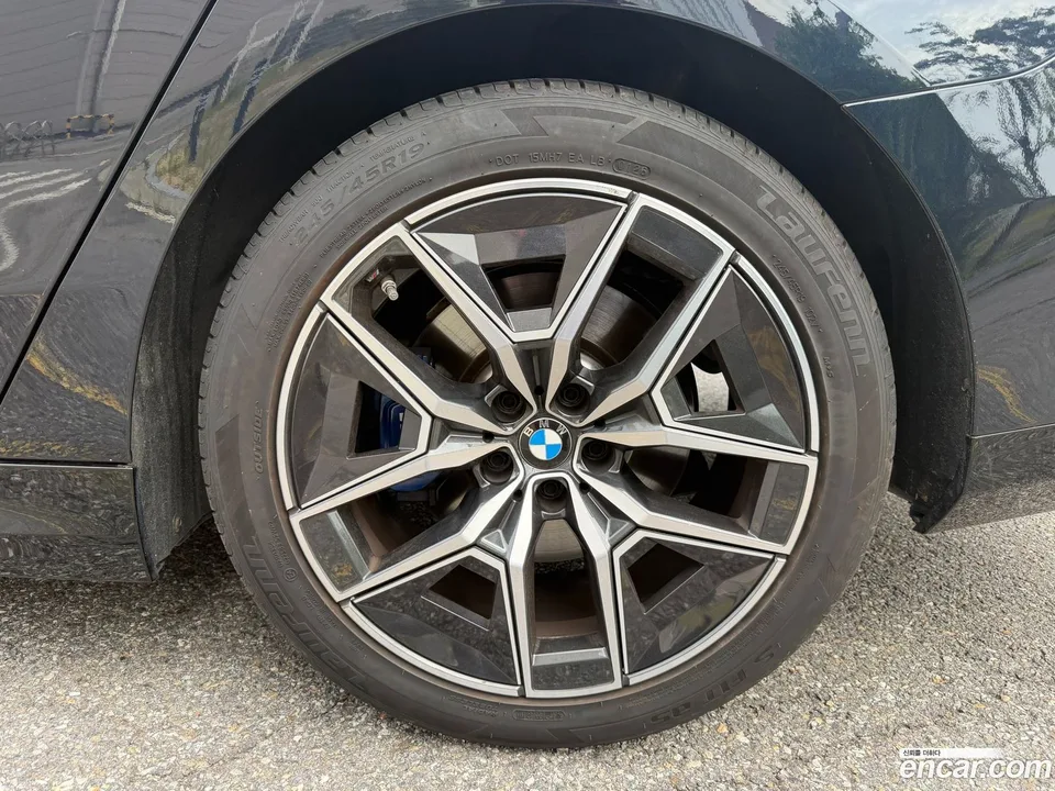 BMW 5 Series 520i M 2024 — миниатюра 2