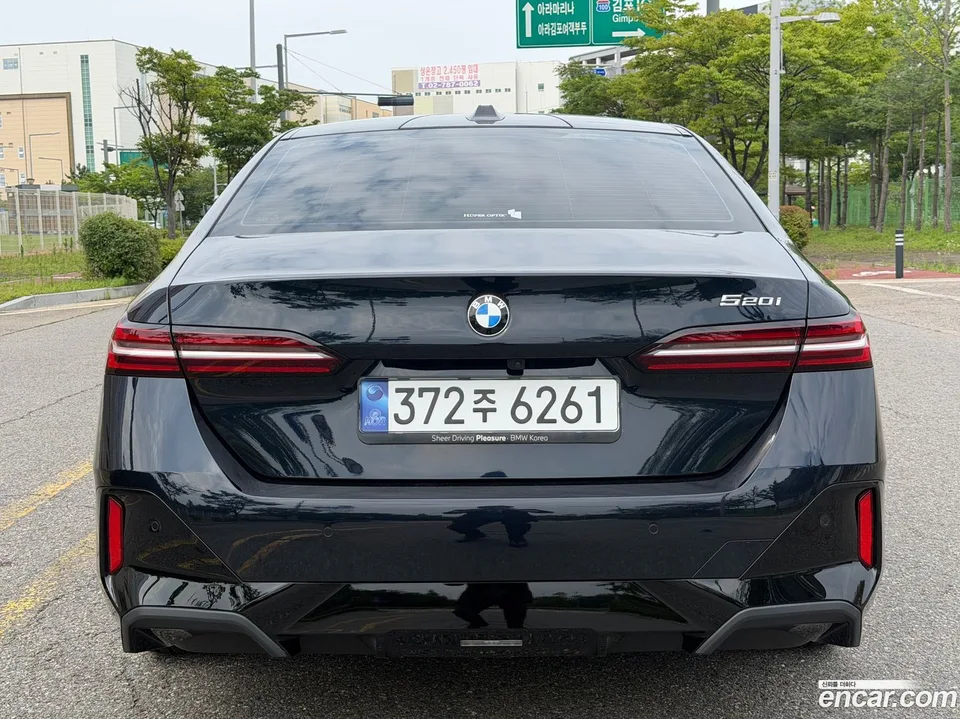 BMW 5 Series 520i M 2024 — миниатюра 4