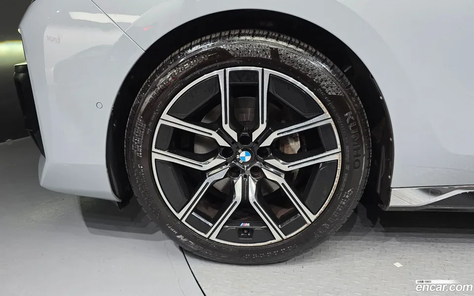BMW 7 Series 740d xDrive M 2023 — thumbnail 2