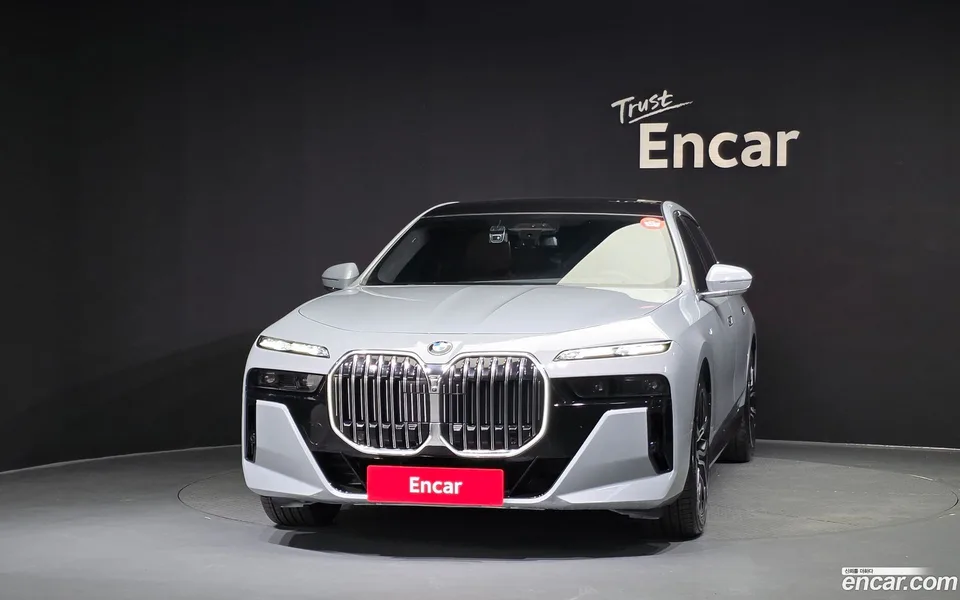 BMW 7 Series 740d xDrive M 2023 — thumbnail 3