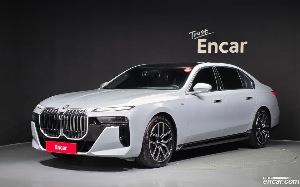 BMW 7 Series 740d xDrive M 2023 — photo 1, buy with delivery to Moscow