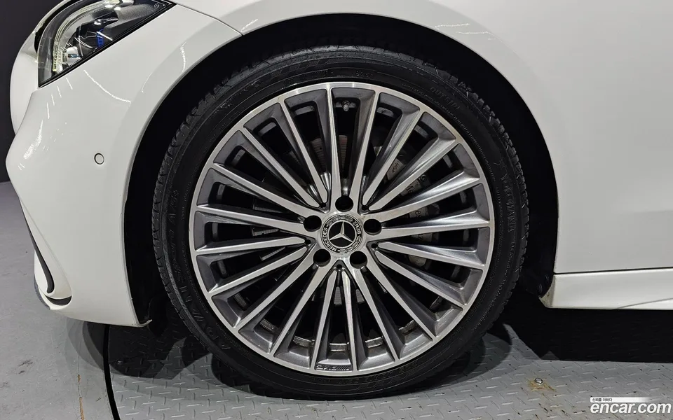 Mercedes-Benz C-Class C300 4MATIC AMG Line 2023 — thumbnail 2