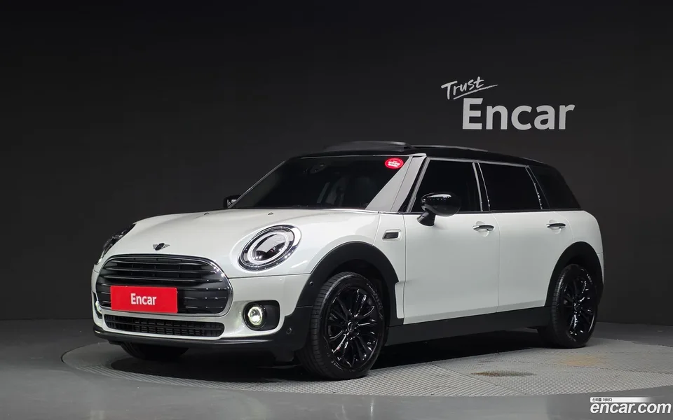 MINI Cooper Clubman 2023 — photo 1, buy with delivery to Moscow
