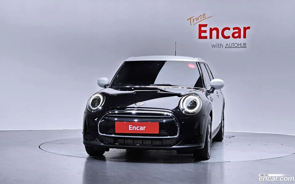 MINI Cooper 5 2023 — thumbnail 3