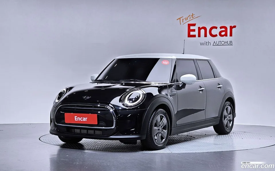 MINI Cooper 5 2023 — photo 1, buy with delivery to Moscow