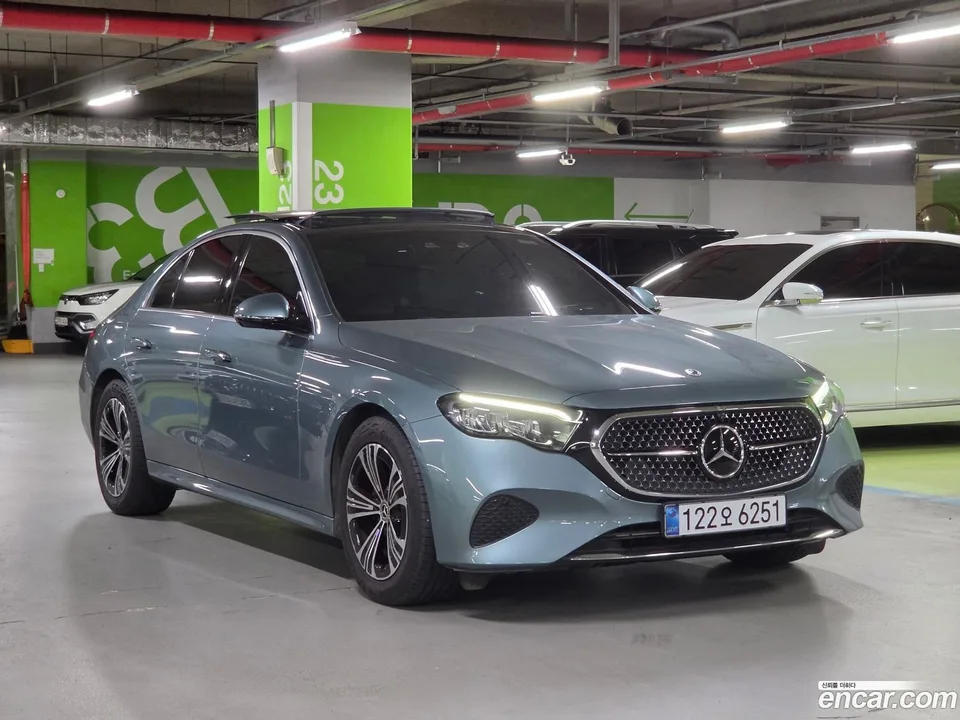 Mercedes-Benz E-Class E200 2025 — thumbnail 3