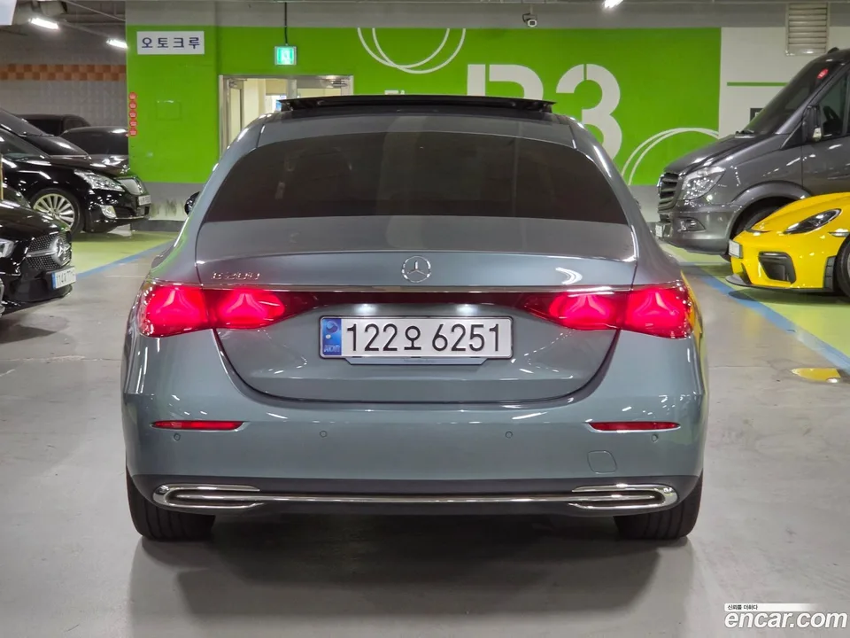 Mercedes-Benz E-Class E200 2025 — thumbnail 5