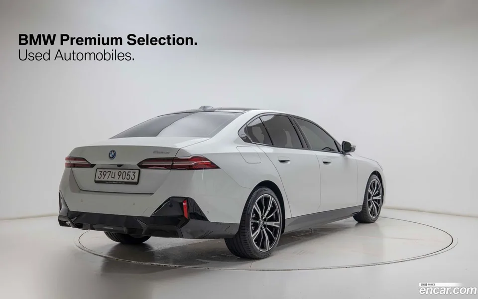 BMW 5 Series 530e M 2026 — thumbnail 2